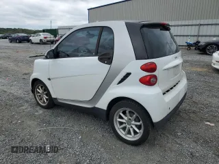 2009 Smart fortwo Pure z VIN WMEEJ31X19K250107, wystawiony jako Copart lot #71576014 z przebiegiem 93 792 mil mil oraz Szkoda całkowita • Salvage title. Historia ofert i sprzedaży dostępna na DreamBid. Obrazek 2.