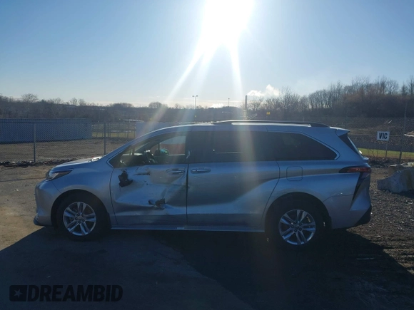 2022 Toyota Sienna XLE with VIN 5TDJRKEC9NS088219, listed as a IAAI auction lot 41820969 with 190,598 mi miles and . Bid and sale history available at DreamBid. Image 14.