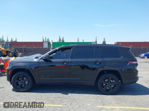 2025 Jeep Grand Cherokee Limited с VIN 1C4RJKBG1S8646906, выставлен на аукционе IAAI как лот 42466166 с пробегом 2 151 миль миль и . История ставок и продаж доступна на DreamBid. Изображение 14.