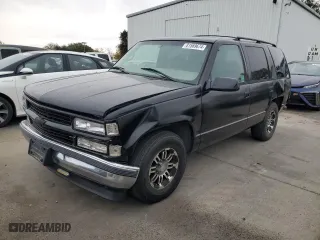 1997 Chevrolet Tahoe with VIN 1GNEC13R3VJ406120, listed as a Copart auction lot 81569674 with 203,863 mi miles and Salvage Title. Bid and sale history available at carsss.com. Image 1.