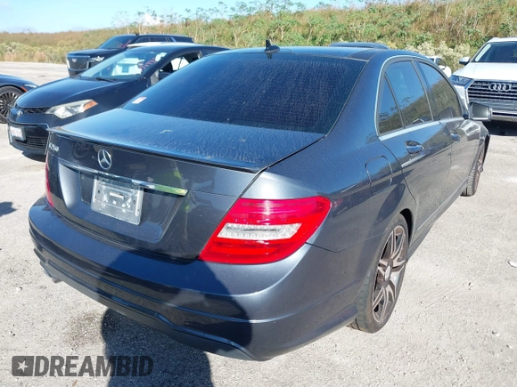 2013 Mercedes-Benz C 250 Sport z VIN WDDGF4HB8DA836820, wystawiony jako IAAI lot #40713290 z przebiegiem Nie podano mil oraz . Historia ofert i sprzedaży dostępna na DreamBid. Obrazek 4.