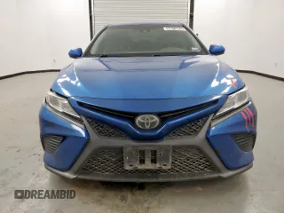 2018 Toyota Camry LE z VIN 4T1B11HK0JU080066, wystawiony jako Copart lot #56673055 z przebiegiem 253 741 mil mil oraz Czysty tytuł • Clean title. Historia ofert i sprzedaży dostępna na DreamBid. Obrazek 5.