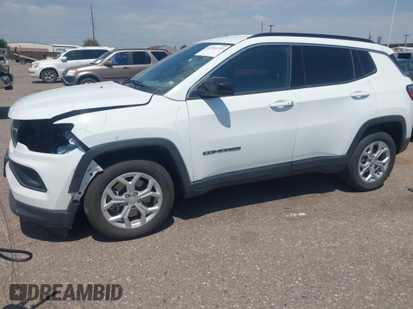 2024 Jeep Compass Latitude with VIN 3C4NJDBN2RT138917, listed as a IAAI auction lot 42761232 with 34,502 mi miles and . Bid and sale history available at DreamBid. Image 19.