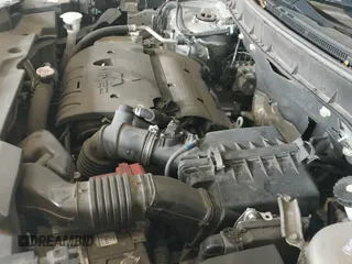 2021 Mitsubishi Outlander ES z VIN JA4ARUAU6MU027277, wystawiony jako IAAI lot #42273038 z przebiegiem 79 630 mil mil oraz . Historia ofert i sprzedaży dostępna na DreamBid. Obrazek 19.