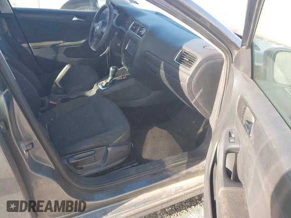2012 Volkswagen Jetta S с VIN 3VW2K7AJ3CM335903, выставлен на аукционе IAAI как лот 42248250 с пробегом 142 826 миль миль и . История ставок и продаж доступна на DreamBid. Изображение 5.