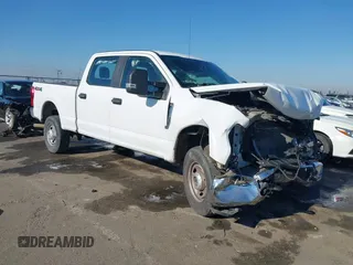 2020 Ford Super Duty F-250 SRW XL with VIN 1FT7W2B65LEC64011, listed as a IAAI auction lot 40997606 with 154,035 mi miles. Bid and sale history available at carsss.com. Image 1.
