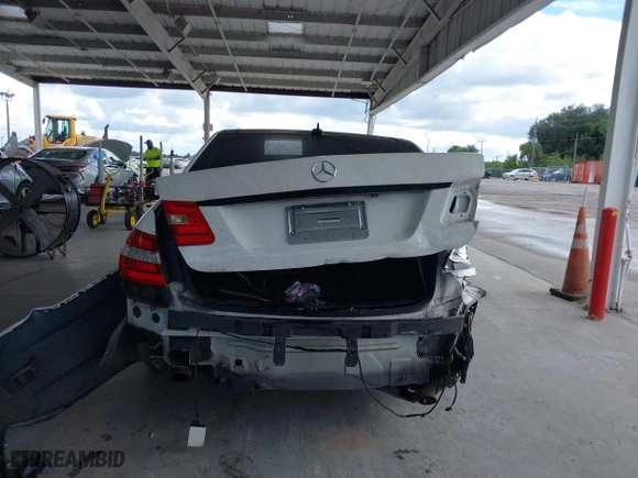 2013 Mercedes-Benz E-Class E 350 Luxury with VIN WDDHF5KB3DA692743, listed as a IAAI auction lot 40550950 with 142,986 mi miles. Bid and sale history available at carsss.com. Image 16.