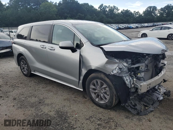 2024 Toyota Sienna LE z VIN 5TDKRKEC7RS188975, wystawiony jako Copart lot #61656985 z przebiegiem 1 017 mil mil oraz Szkoda całkowita • Salvage title. Historia ofert i sprzedaży dostępna na DreamBid. Obrazek 4.