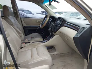 2002 Toyota Highlander with VIN JTEGF21A620051811, listed as a IAAI auction lot 41963829 with 382,828 mi miles. Bid and sale history available at carsss.com. Image 5.