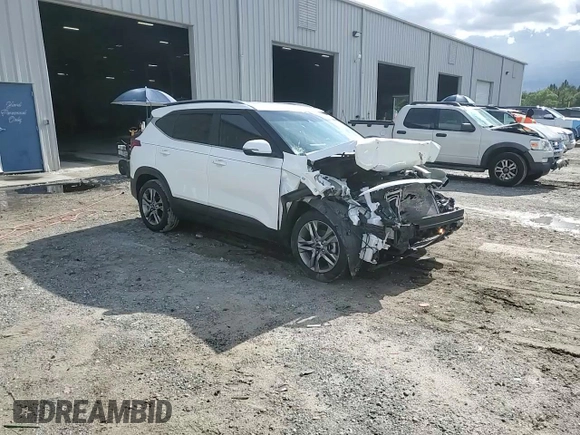 2023 Kia Seltos S z VIN KNDEU2AA6P7433546, wystawiony jako Copart lot #56454695 z przebiegiem 42 935 mil mil oraz Szkoda całkowita • Salvage title. Historia ofert i sprzedaży dostępna na DreamBid. Obrazek 15.