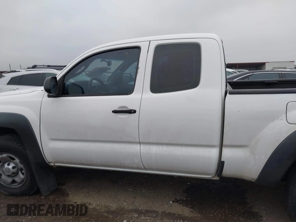 2013 Toyota Tacoma PreRunner with VIN 5TFTU4GN5DX040386, listed as a IAAI auction lot 41592956 with 217,885 mi miles. Bid and sale history available at carsss.com. Image 15.
