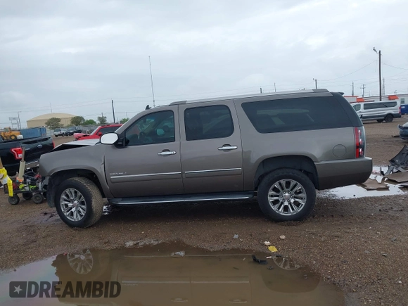 2012 GMC Yukon XL Denali with VIN 1GKS2MEF8CR184664, listed as a IAAI auction lot 41901537 with 208,500 mi miles. Bid and sale history available at carsss.com. Image 15.