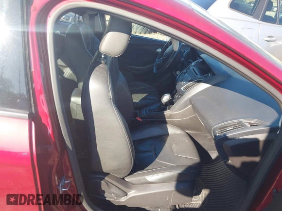 2015 Ford Focus SE with VIN 1FADP3F27FL381463, listed as a IAAI auction lot 41778792 with 999,999 mi miles. Bid and sale history available at carsss.com. Image 5.