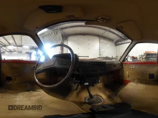 1983 Toyota Pickup z VIN JT4RN44R8D1137485, wystawiony jako IAAI lot #41741970 z przebiegiem 328 446 mil mil oraz . Historia ofert i sprzedaży dostępna na DreamBid. Obrazek 19.