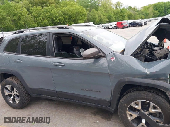 2015 Jeep Cherokee Trailhawk z VIN 1C4PJMBB9FW676566, wystawiony jako IAAI lot #42303335 z przebiegiem 123 026 mil mil oraz . Historia ofert i sprzedaży dostępna na DreamBid. Obrazek 13.