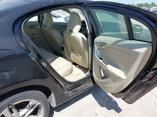 2015 Volvo S60 T5 Drive-E Premier with VIN YV140MFK5F2360714, listed as a IAAI auction lot 42043000 with 170,062 mi miles. Bid and sale history available at carsss.com. Image 8.