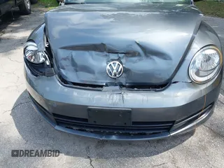 2012 Volkswagen Beetle 2.5L PZEV с VIN 3VWHP7AT8CM628371, выставлен на аукционе IAAI как лот 42295005 с пробегом 63 608 миль миль и . История ставок и продаж доступна на DreamBid. Изображение 6.