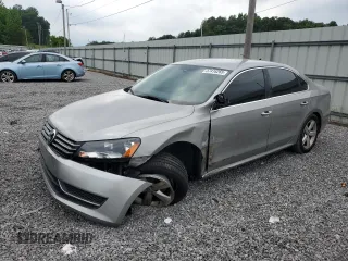 2014 Volkswagen Passat Wolfsburg Edition z VIN 1VWAT7A36EC056878, wystawiony jako Copart lot #57416265 z przebiegiem 83 981 mil mil oraz Szkoda całkowita • Salvage title. Historia ofert i sprzedaży dostępna na DreamBid. Obrazek 1.