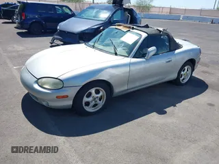 2000 Mazda MX-5 Miata z VIN JM1NB3536Y0142627, wystawiony jako IAAI lot #42820470 z przebiegiem 116 989 mil mil oraz . Historia ofert i sprzedaży dostępna na DreamBid. Obrazek 2.