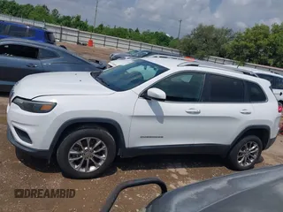 2019 Jeep Cherokee Latitude Plus with VIN 1C4PJMLB5KD198571, listed as a IAAI auction lot 42126995 with 124,230 mi miles. Bid and sale history available at carsss.com. Image 14.