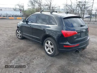 2011 Audi Q5 Premium Plus z VIN WA1LFAFPXBA018485, wystawiony jako IAAI lot #42050334 z przebiegiem 129 936 mil mil oraz . Historia ofert i sprzedaży dostępna na DreamBid. Obrazek 3.