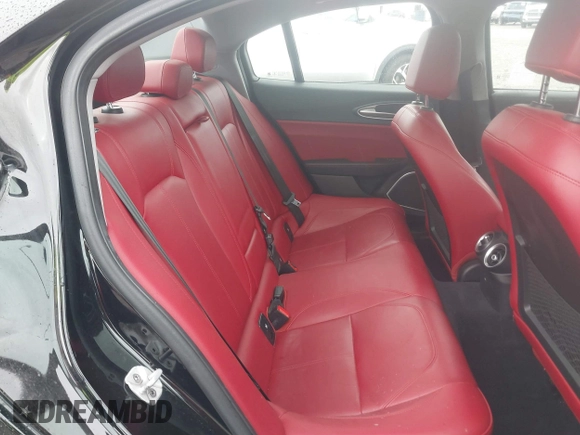 2019 Alfa Romeo Giulia z VIN ZARFAMAN5K7621548, wystawiony jako IAAI lot #41744662 z przebiegiem 63 759 mil mil oraz . Historia ofert i sprzedaży dostępna na DreamBid. Obrazek 8.