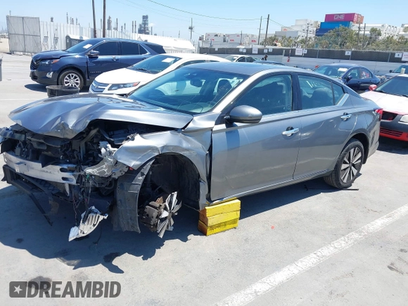 2020 Nissan Altima SV with VIN 1N4BL4DV6LC189839, listed as a IAAI auction lot 42617747 with 69,953 mi miles and . Bid and sale history available at DreamBid. Image 2.
