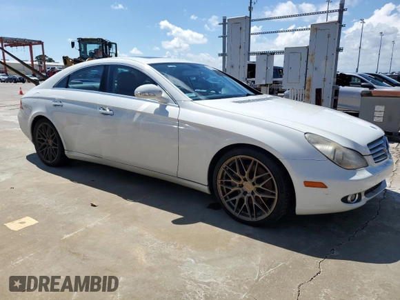 2007 Mercedes-Benz CLS-Class 5.5L with VIN WDDDJ72X17A085037, listed as a Copart auction lot 73697284 with 0 mi miles and Non Repairable. Bid and sale history available at carsss.com. Image 4.