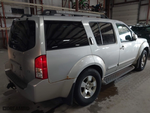 2005 Nissan Pathfinder LE with VIN 5N1AR18W65C701894, listed as a IAAI auction lot 41835924 with 175,623 mi miles. Bid and sale history available at carsss.com. Image 4.