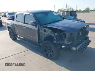2021 Toyota Tacoma SR z VIN 3TYAX5GN5MT032481, wystawiony jako IAAI lot #41979320 z przebiegiem 51 843 mil mil oraz . Historia ofert i sprzedaży dostępna na DreamBid. Obrazek 1.