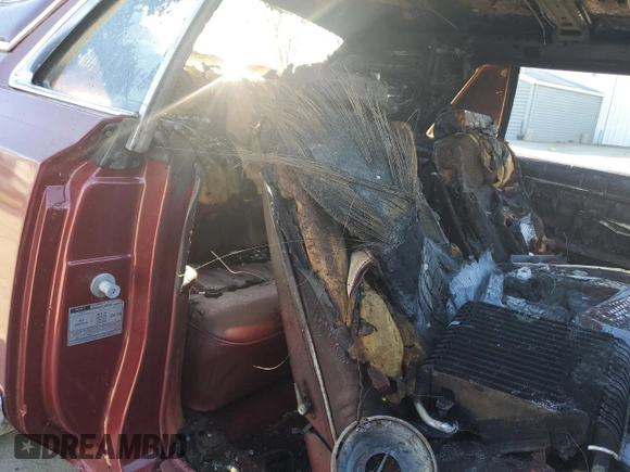 1977 Lincoln Continental с VIN 7Y89S829453, выставлен на аукционе Copart как лот 89298145 с пробегом Не указан миль и На запчасти • Non repairable. История ставок и продаж доступна на DreamBid. Изображение 10.