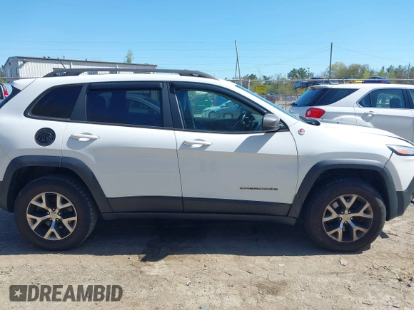 2014 Jeep Cherokee Trailhawk with VIN 1C4PJMBS8EW163212, listed as a IAAI auction lot 42124107 with 114,999 mi miles. Bid and sale history available at carsss.com. Image 13.