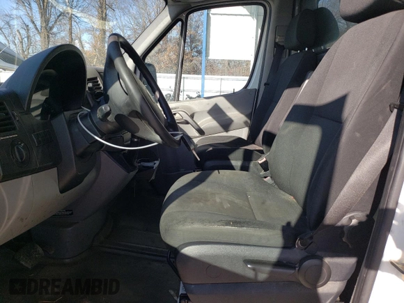2014 Freightliner Sprinter with VIN WDYPE7DC7E5914824, listed as a Copart auction lot 85116454 with 401,372 mi miles and Clean Title. Bid and sale history available at DreamBid. Image 7.