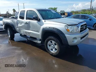 2005 Toyota Tacoma z VIN 5TEUU42N45Z035010, wystawiony jako IAAI lot #41916068 z przebiegiem 225 642 mil mil oraz . Historia ofert i sprzedaży dostępna na DreamBid. Obrazek 1.