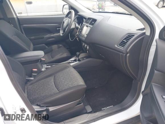 2024 Mitsubishi Outlander S z VIN JA4ARUAU8RU026106, wystawiony jako IAAI lot #42261854 z przebiegiem 5 439 mil mil oraz . Historia ofert i sprzedaży dostępna na DreamBid. Obrazek 5.
