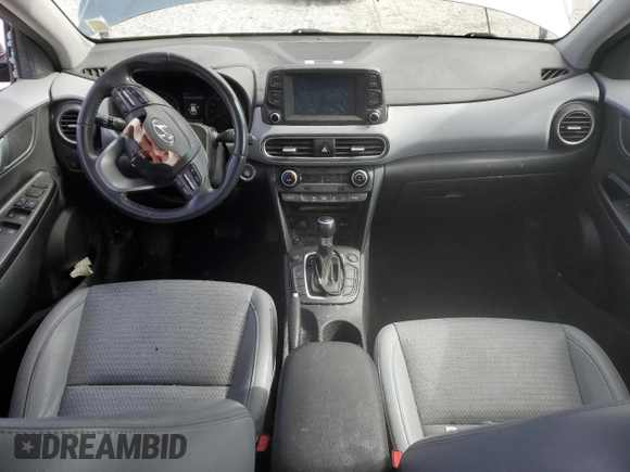 2020 Hyundai Kona Limited z VIN KM8K3CA59LU508746, wystawiony jako Copart lot #48937105 z przebiegiem 82 309 mil mil oraz Szkoda całkowita • Salvage title. Historia ofert i sprzedaży dostępna na DreamBid. Obrazek 8.