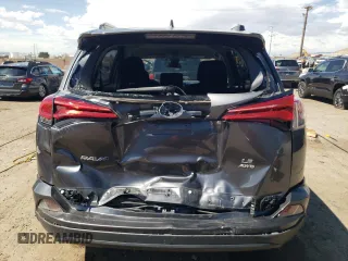 2017 Toyota RAV4 LE z VIN JTMBFREV0HJ703801, wystawiony jako Copart lot #60272025 z przebiegiem 73 370 mil mil oraz Szkoda całkowita • Salvage title. Historia ofert i sprzedaży dostępna na DreamBid. Obrazek 6.