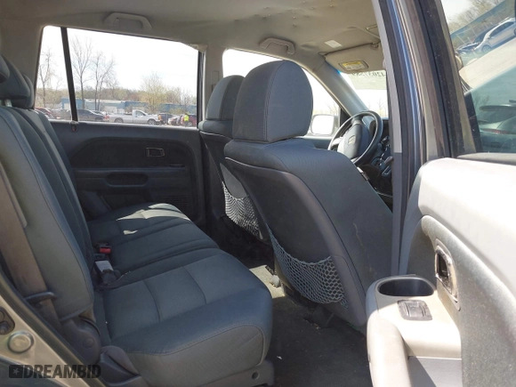 2008 Honda Pilot VP with VIN 5FNYF18288B042958, listed as a IAAI auction lot 42037589 with 246,922 mi miles. Bid and sale history available at carsss.com. Image 8.