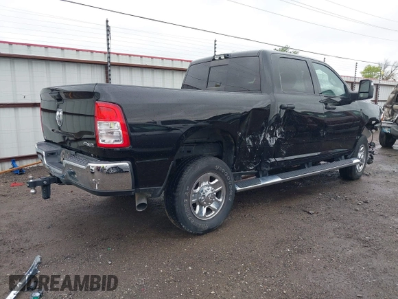 2023 Ram 2500 Tradesman z VIN 3C6UR5CL9PG593221, wystawiony jako IAAI lot #41959202 z przebiegiem 29 303 mil mil oraz . Historia ofert i sprzedaży dostępna na DreamBid. Obrazek 4.