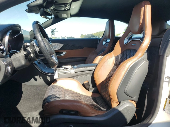 2017 Mercedes-Benz C 63 S AMG z VIN WDDWK8HB2HF452703, wystawiony jako Copart lot #52001114 z przebiegiem 45 926 mil mil oraz . Historia ofert i sprzedaży dostępna na DreamBid. Obrazek 7.