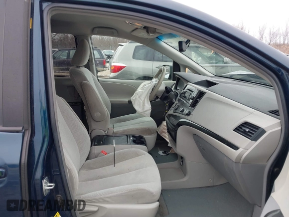 2011 Toyota Sienna LE AAS with VIN 5TDKK3DC4BS094456, listed as a IAAI auction lot 41956894 with 176,882 mi miles. Bid and sale history available at carsss.com. Image 5.