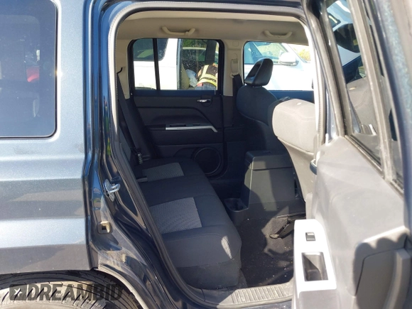 2008 Jeep Patriot Sport z VIN 1J8FT28WX8D519480, wystawiony jako IAAI lot #42119775 z przebiegiem 162 594 mil mil oraz . Historia ofert i sprzedaży dostępna na DreamBid. Obrazek 8.