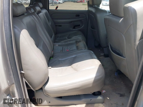2005 Chevrolet Suburban LS with VIN 3GNEC16ZX5G140284, listed as a IAAI auction lot 42431121 with 320,910 mi miles and . Bid and sale history available at DreamBid. Image 8.