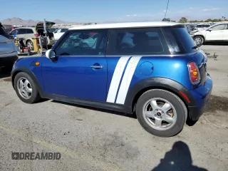 2009 MINI Hardtop z VIN WMWMF33539TW72829, wystawiony jako Copart lot #55307945 z przebiegiem 136 288 mil mil oraz Szkody całkowita. Historia ofert i sprzedaży dostępna na DreamBid. Obrazek 2.