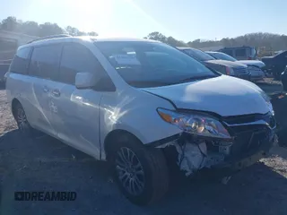 2020 Toyota Sienna XLE Auto Access Seat with VIN 5TDYZ3DC2LS083415, listed as a IAAI auction lot 41485526 with 55,500 mi miles. Bid and sale history available at carsss.com. Image 1.