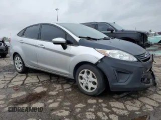 2012 Ford Fiesta SE z VIN 3FADP4BJ4CM125634, wystawiony jako Copart lot #59911995 z przebiegiem 168 371 mil mil oraz Czysty tytuł • Clean title. Historia ofert i sprzedaży dostępna na DreamBid. Obrazek 4.