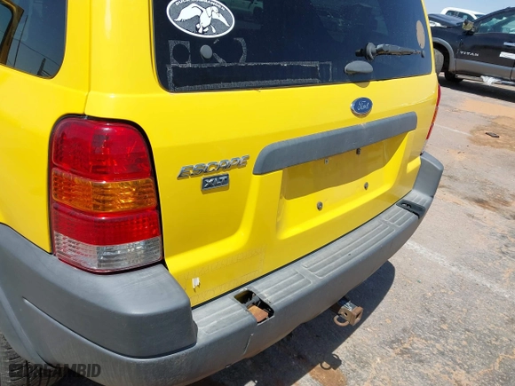 2003 Ford Escape XLT Popular 2 with VIN 1FMCU93143KC88233, listed as a IAAI auction lot 41929404 with 225,946 mi miles. Bid and sale history available at carsss.com. Image 6.