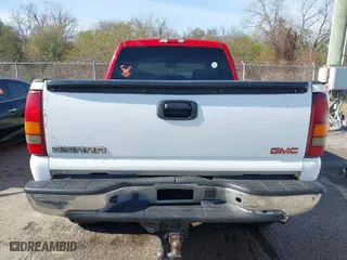 2003 Chevrolet Silverado 2500HD LS with VIN 1GCHK231X3F227601, listed as a IAAI auction lot 41295238 with 218,021 mi miles. Bid and sale history available at carsss.com. Image 16.
