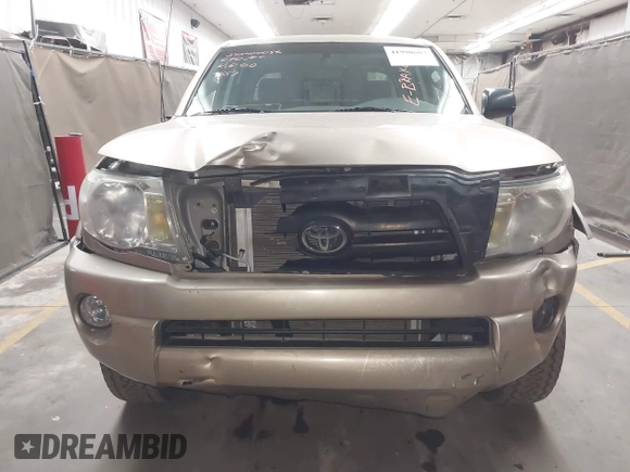 2005 Toyota Tacoma PreRunner z VIN 5TEJU62N65Z094557, wystawiony jako IAAI lot #41990607 z przebiegiem 109 219 mil mil oraz . Historia ofert i sprzedaży dostępna na DreamBid. Obrazek 12.