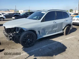2024 BMW X5 sDrive40i z VIN 5UX13EU03R9V93847, wystawiony jako Copart lot #52175645 z przebiegiem 7 823 mil mil oraz Szkoda całkowita • Salvage title. Historia ofert i sprzedaży dostępna na DreamBid. Obrazek 1.